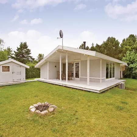 Feriehus Three-bedroom Holiday In Knebel *