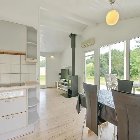 Feriehus Three-bedroom Holiday In Knebel *